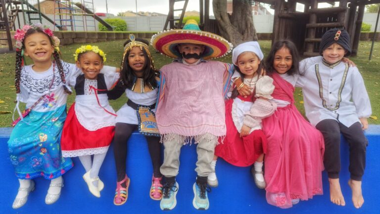 COUNTRIES AROUND THE WORLD DRESS UP DAY